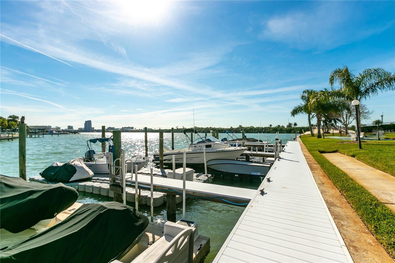 Image 38 of 52 For 31 Island Way 409