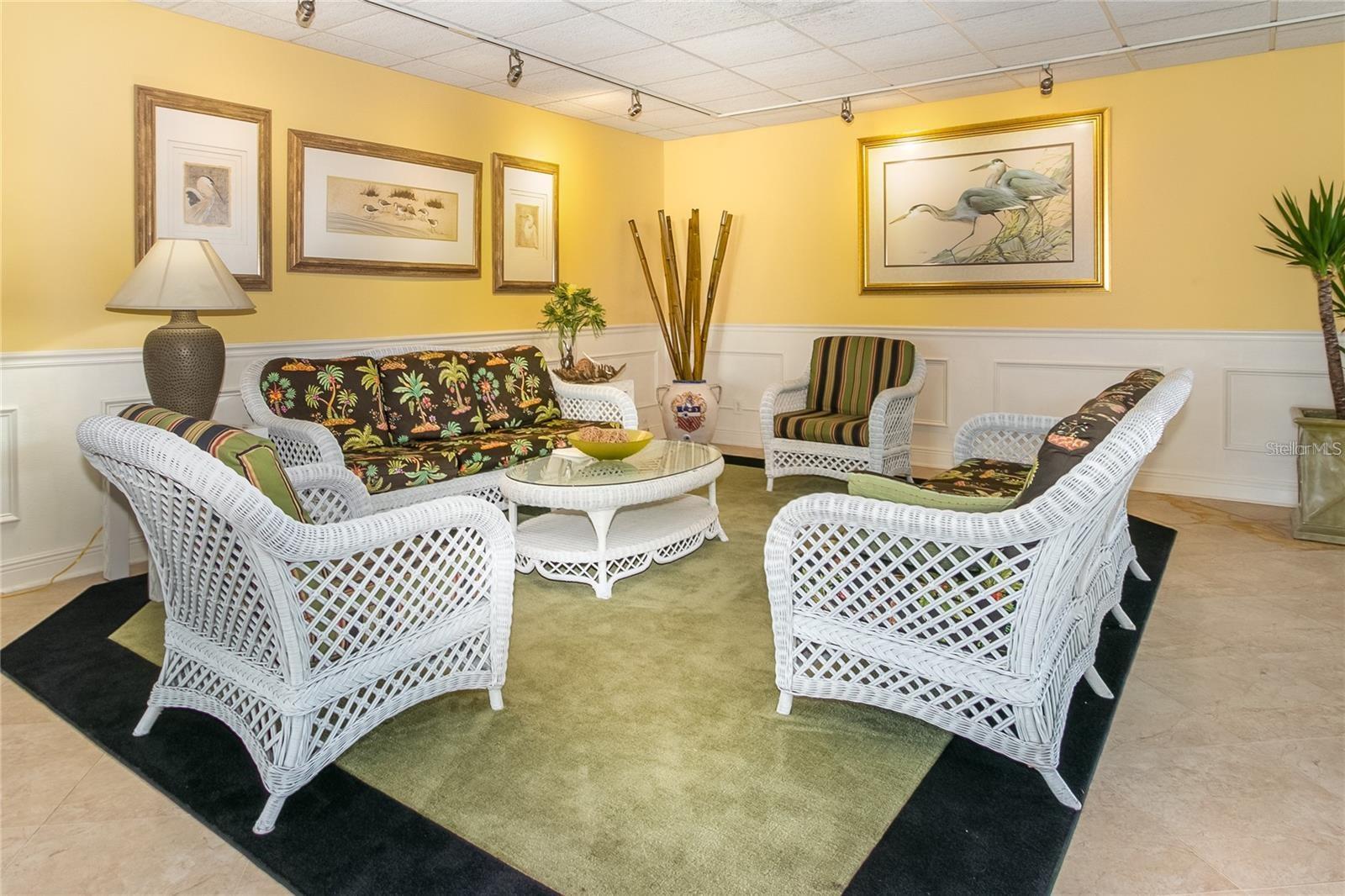 Image 39 of 52 For 31 Island Way 409