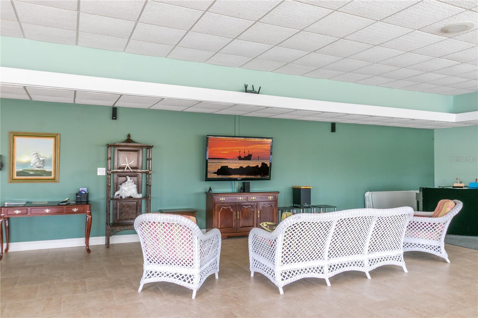 Image 42 of 52 For 31 Island Way 409