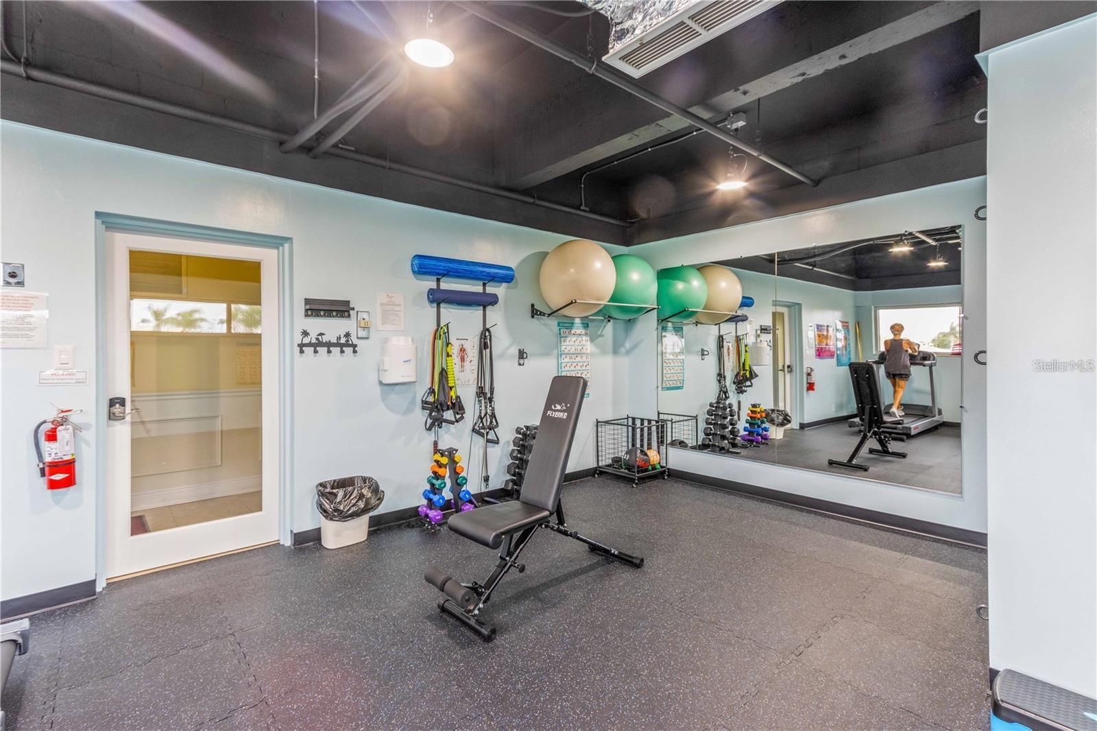 Image 43 of 52 For 31 Island Way 409