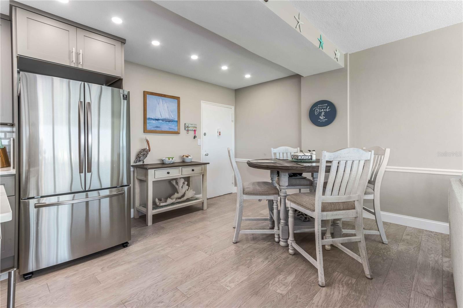 Image 6 of 52 For 31 Island Way 409