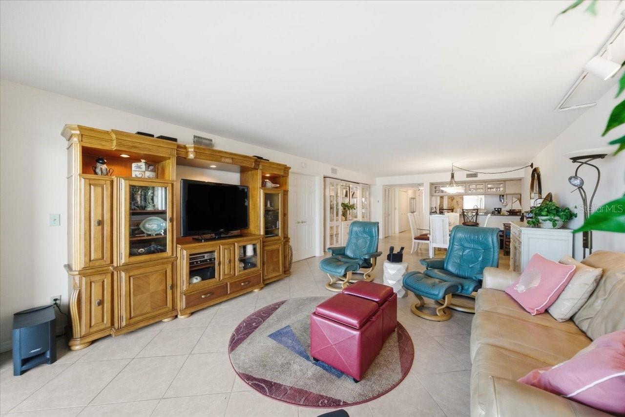 Image 11 of 60 For 55 Rogers Street 505