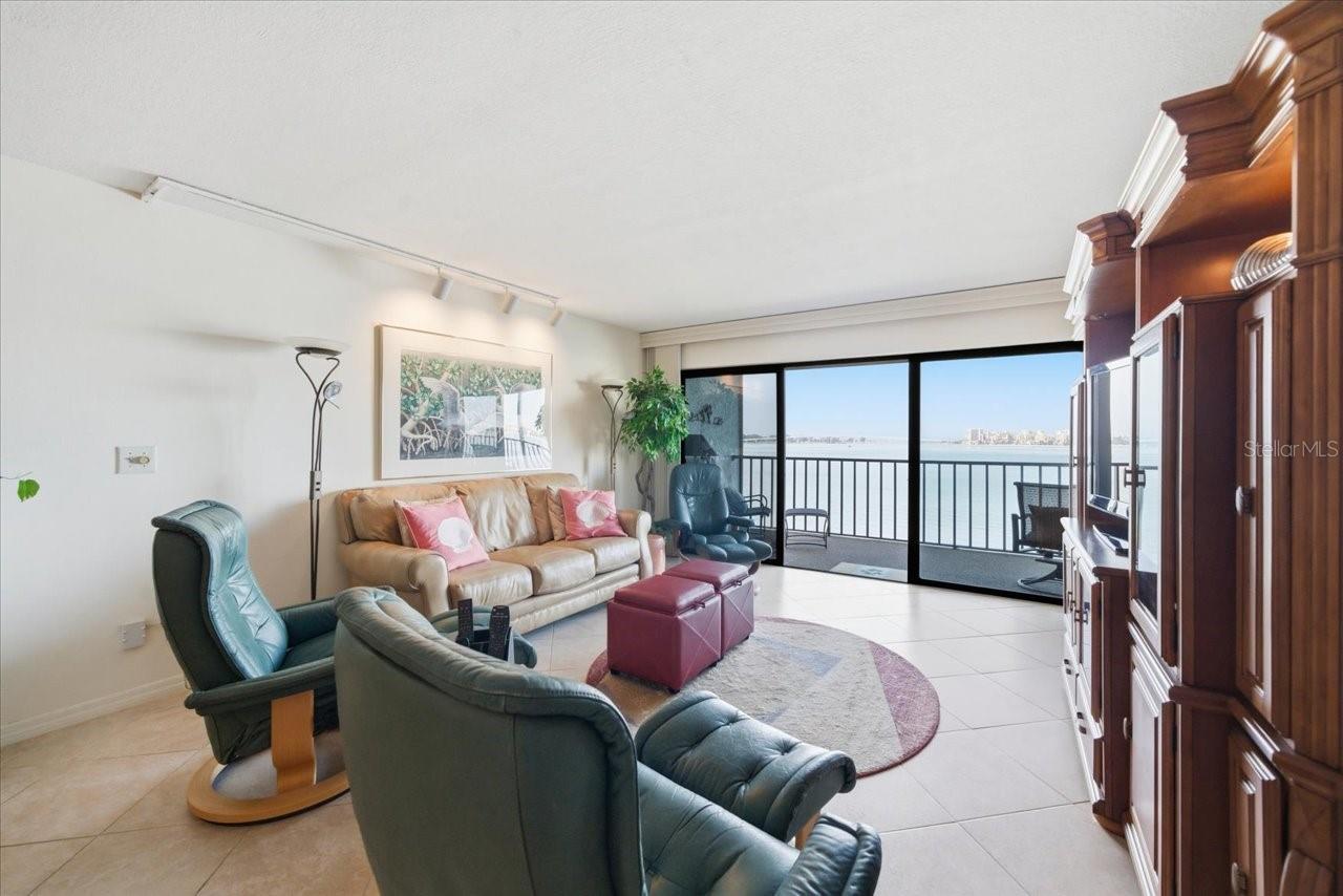 Image 7 of 60 For 55 Rogers Street 505