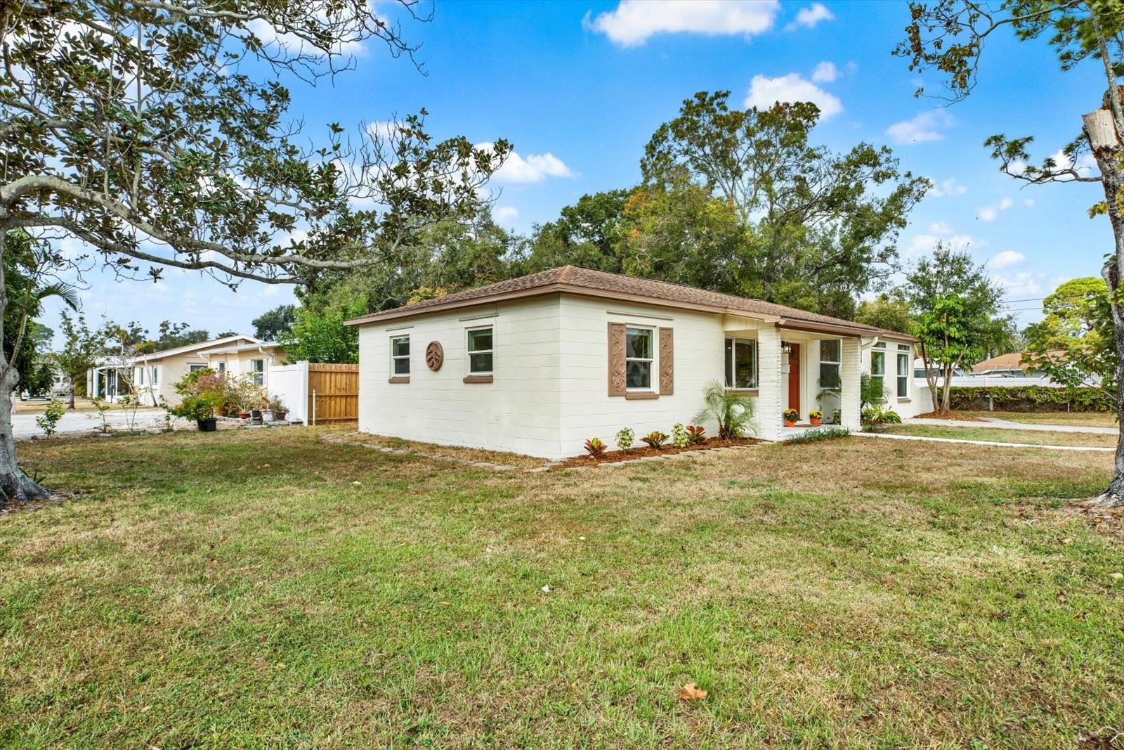 Image 18 of 21 For 4000 Locust Street Ne