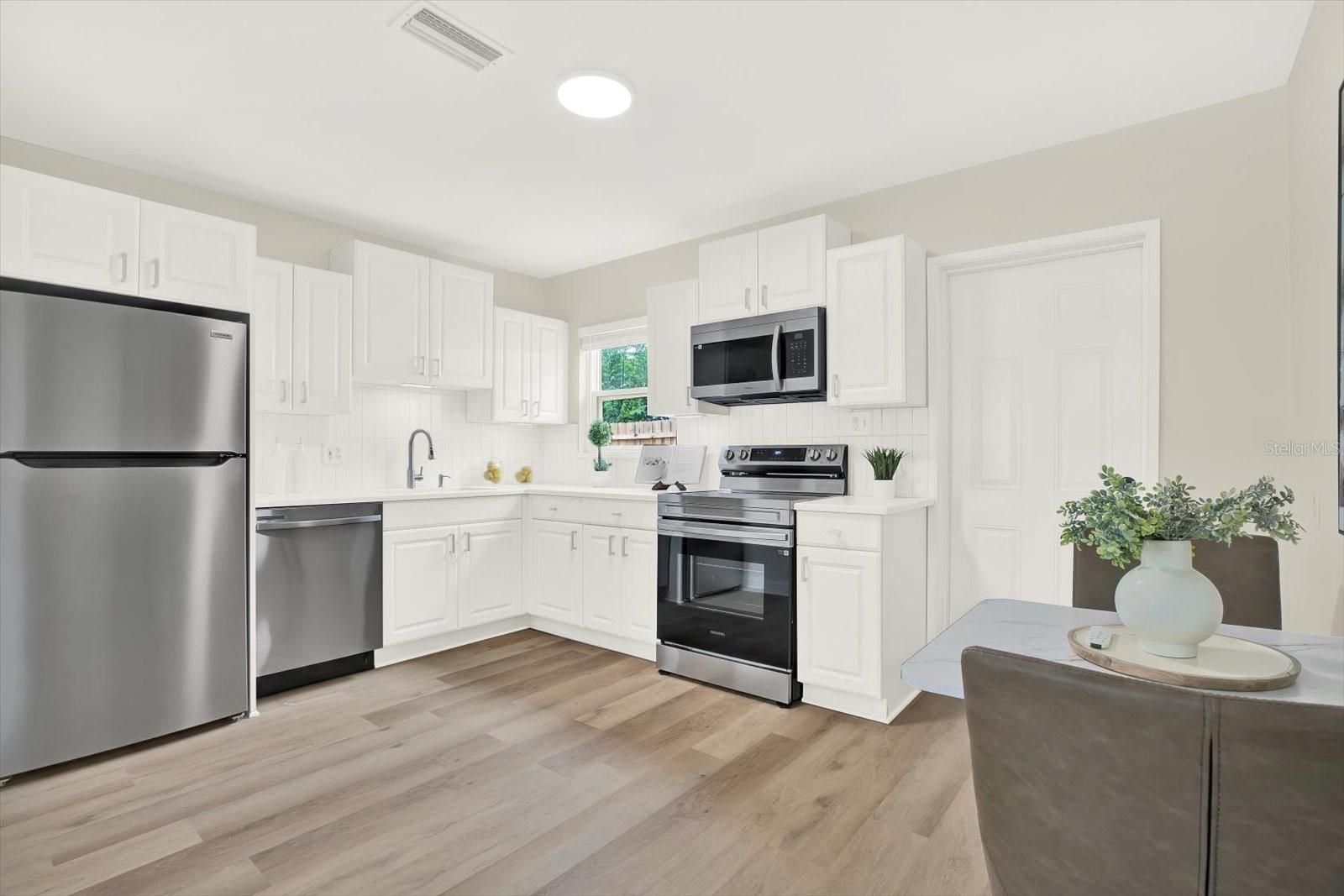 Image 5 of 21 For 4000 Locust Street Ne