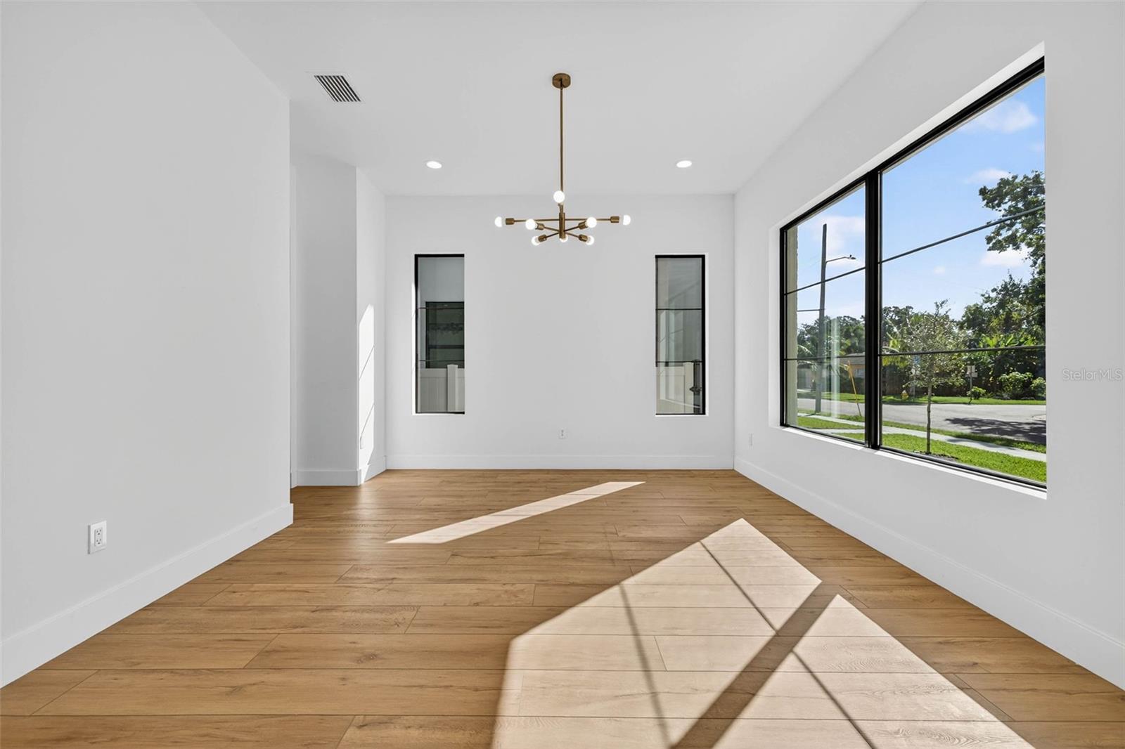 Image 15 of 36 For 4555 26th Avenue S