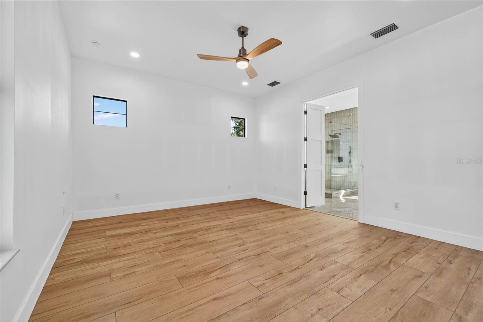 Image 18 of 36 For 4555 26th Avenue S