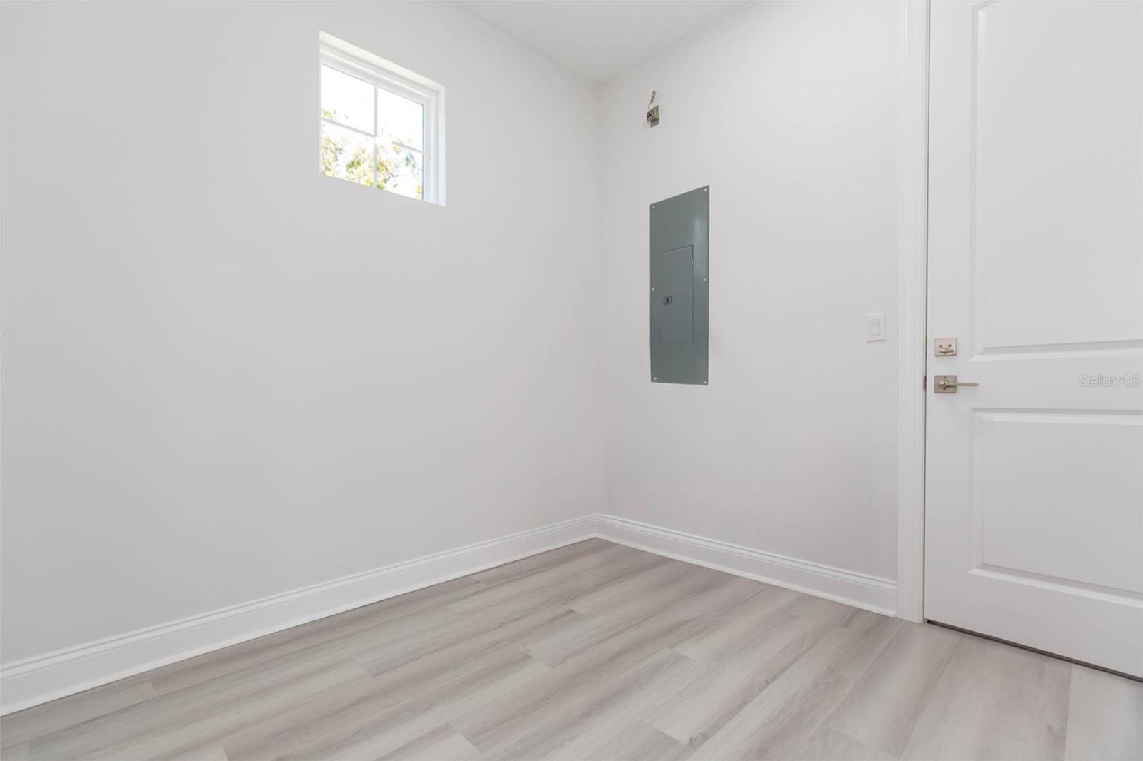 Image 17 of 60 For 4718 Knights Avenue