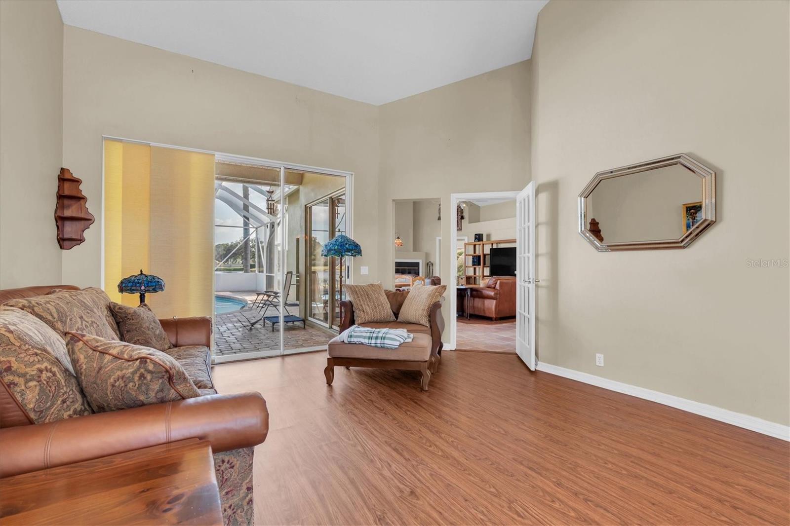 Listing photo id 10 for 1226 Hoversham Drive