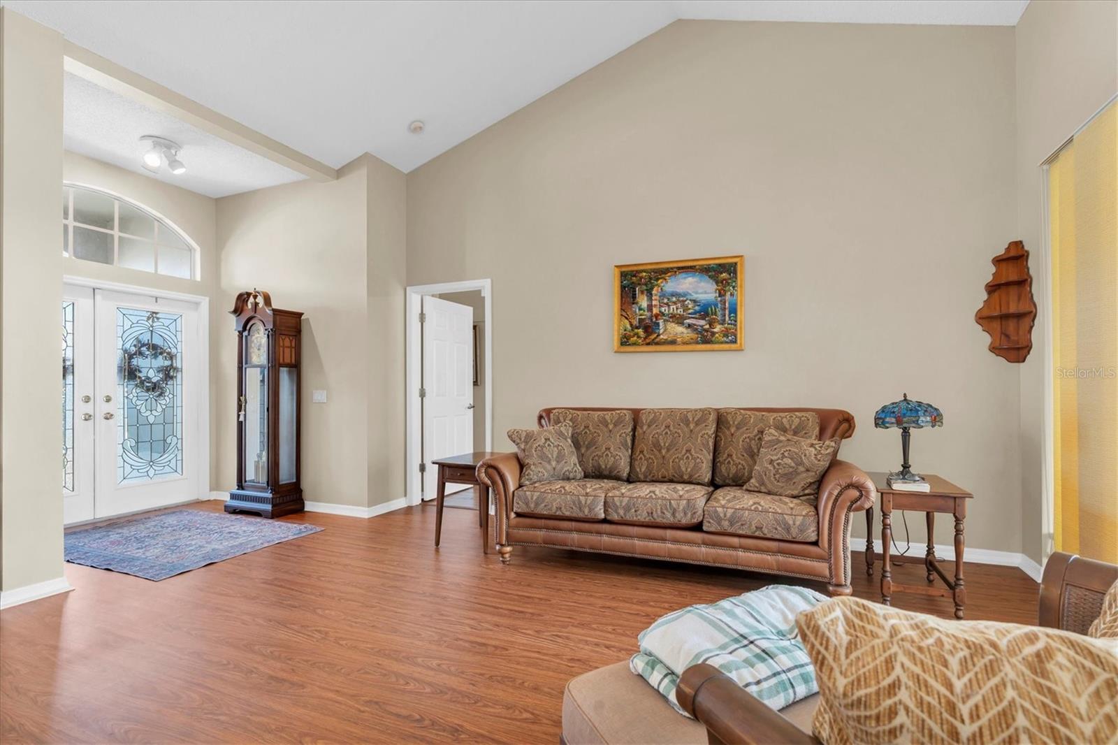 Listing photo id 11 for 1226 Hoversham Drive