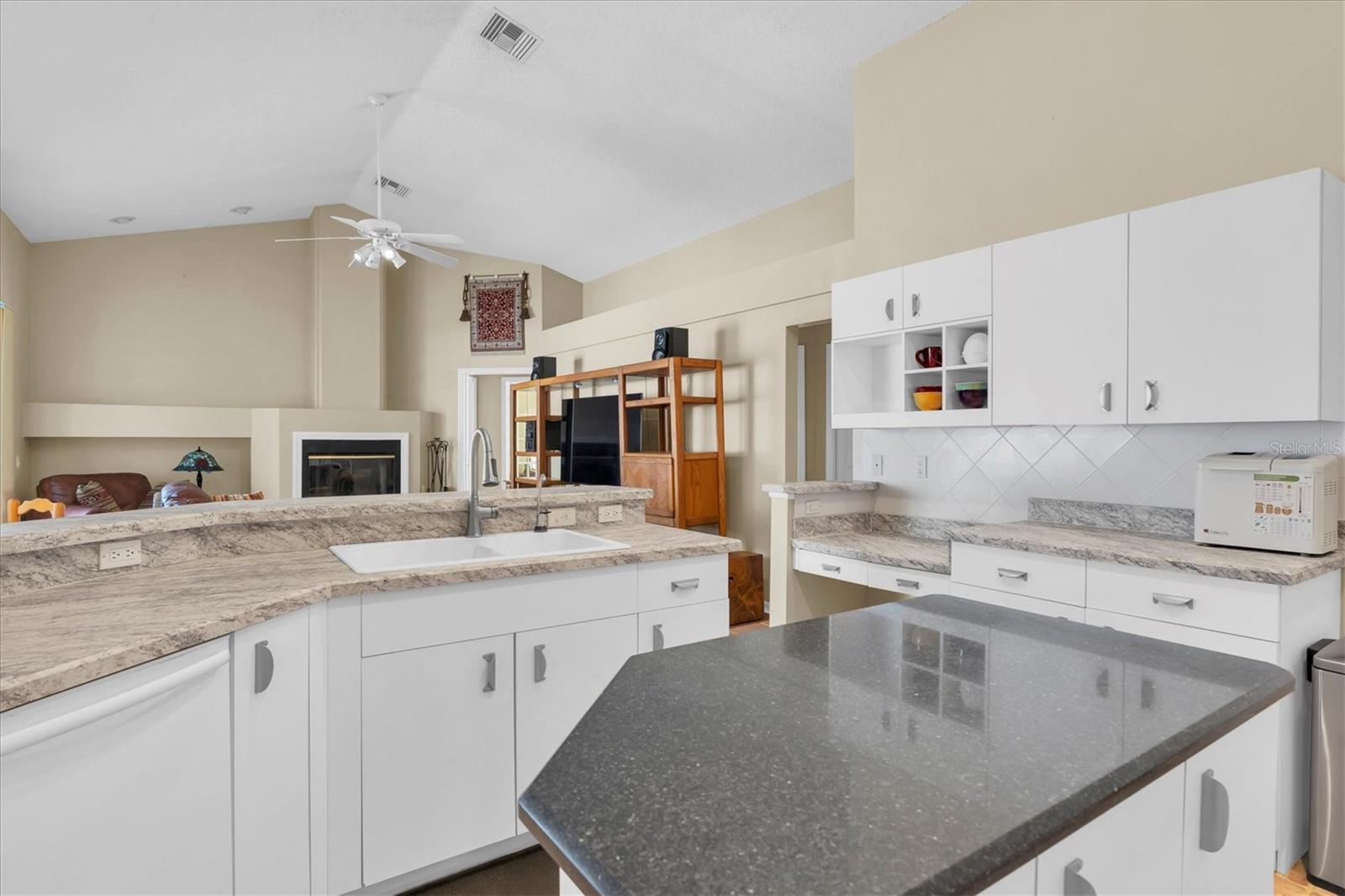 Listing photo id 16 for 1226 Hoversham Drive