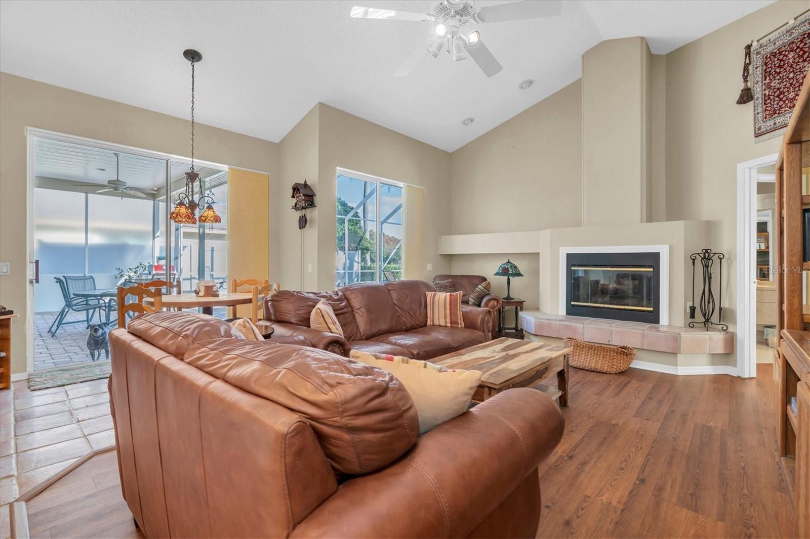 Listing photo id 18 for 1226 Hoversham Drive