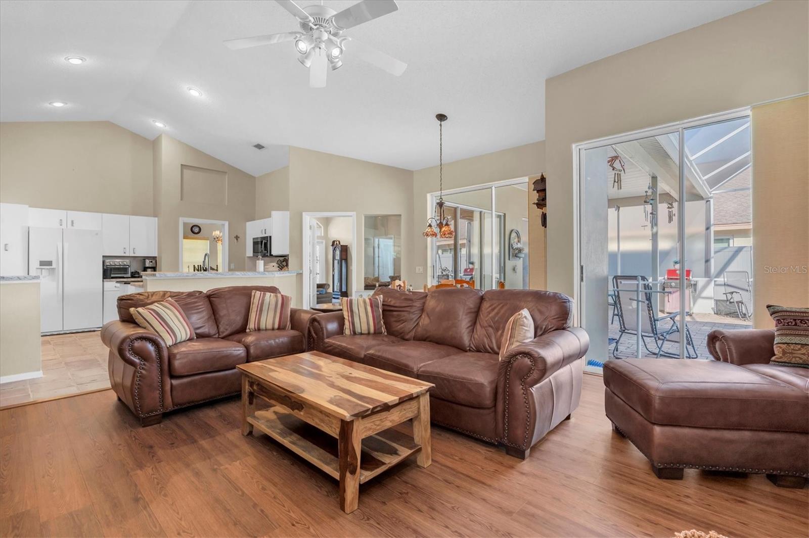 Listing photo id 19 for 1226 Hoversham Drive