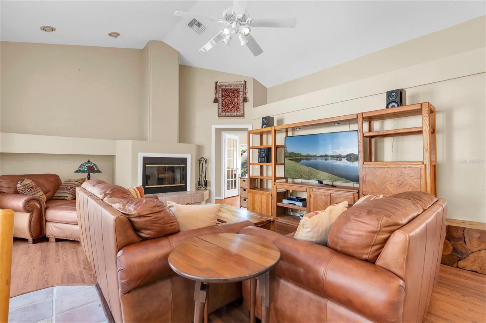 Listing photo id 20 for 1226 Hoversham Drive