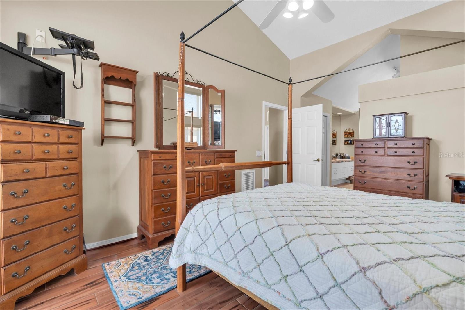 Listing photo id 23 for 1226 Hoversham Drive