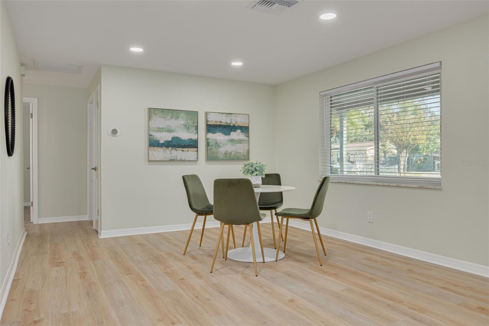 Image 11 of 28 For 2004 Douglas Avenue