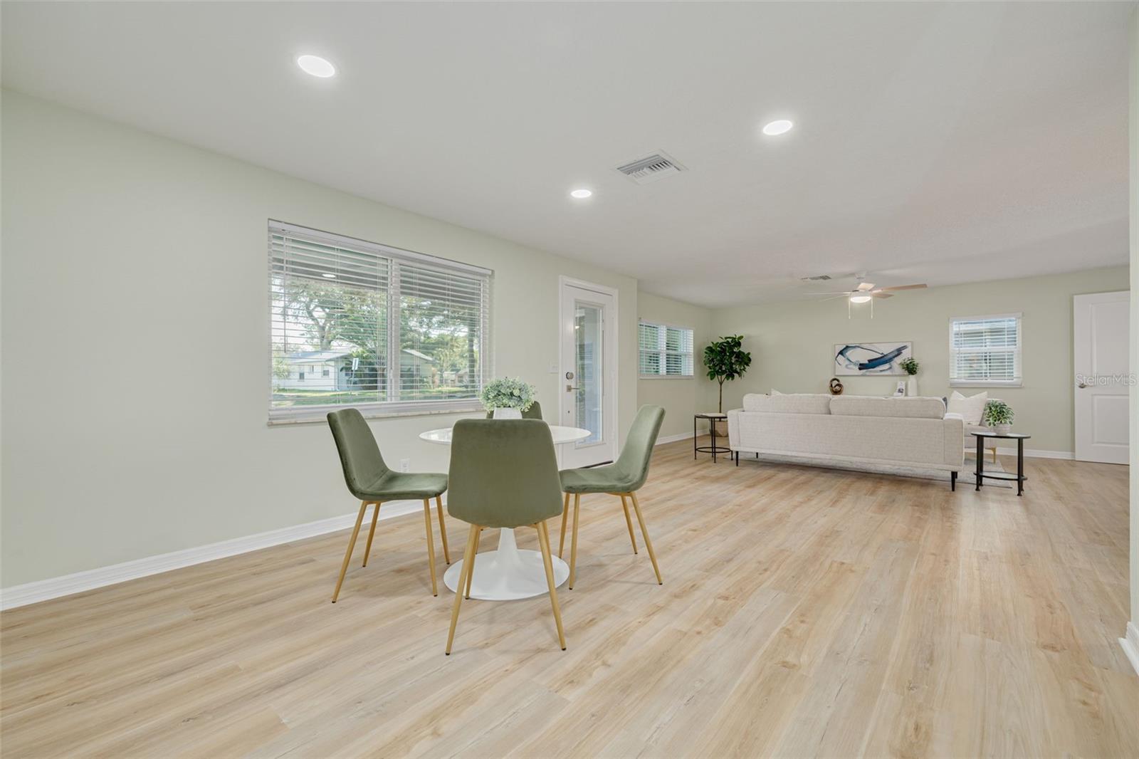 Image 12 of 28 For 2004 Douglas Avenue