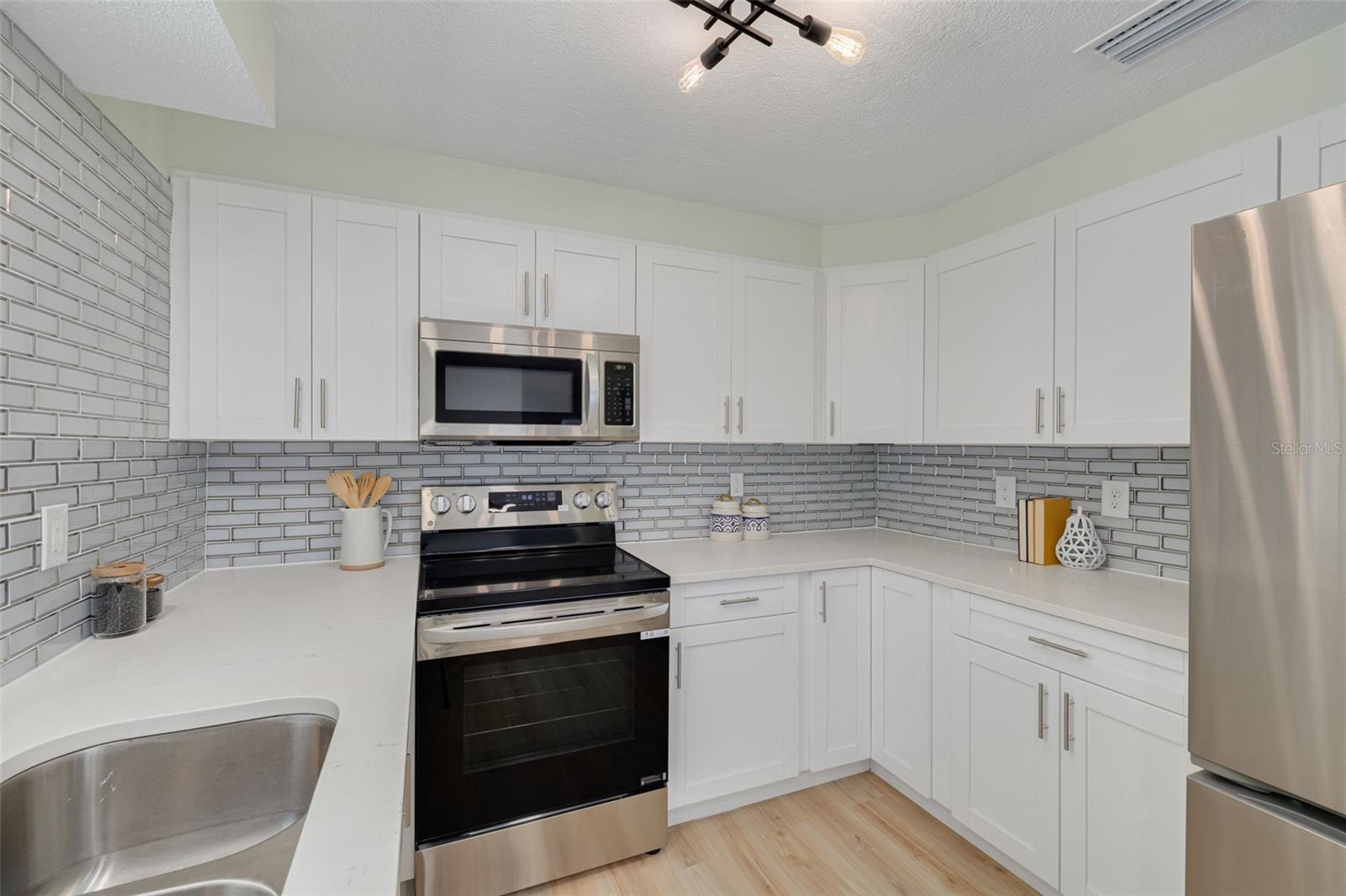 Image 14 of 28 For 2004 Douglas Avenue