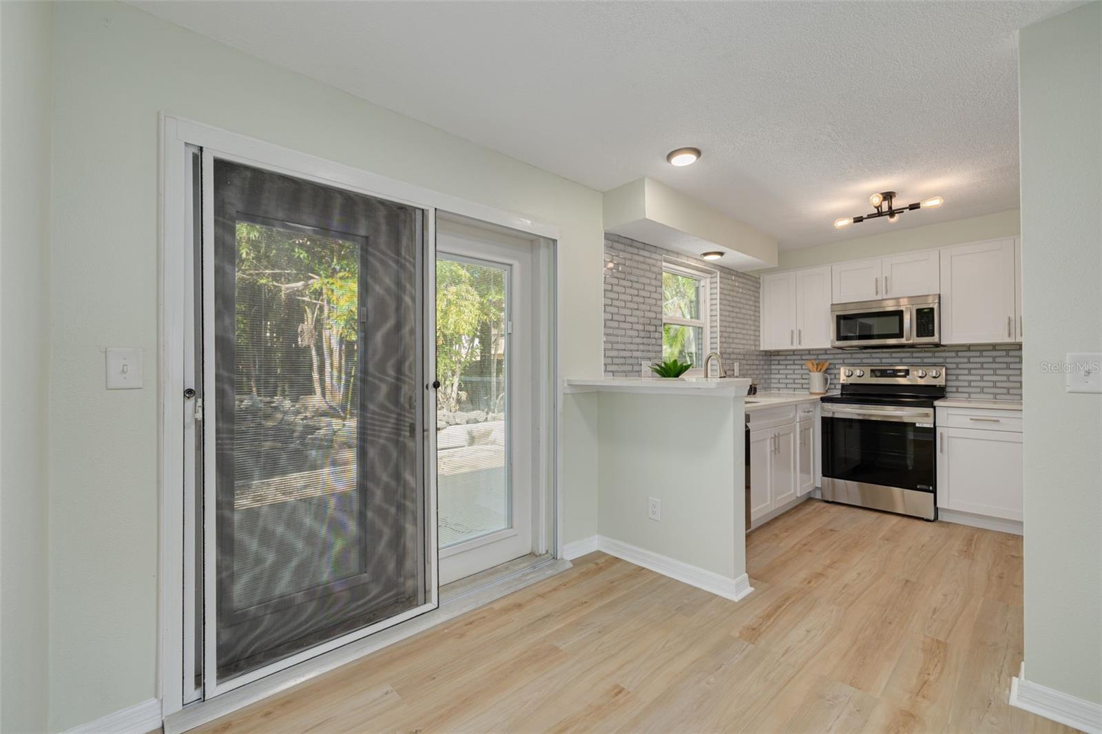 Image 15 of 28 For 2004 Douglas Avenue