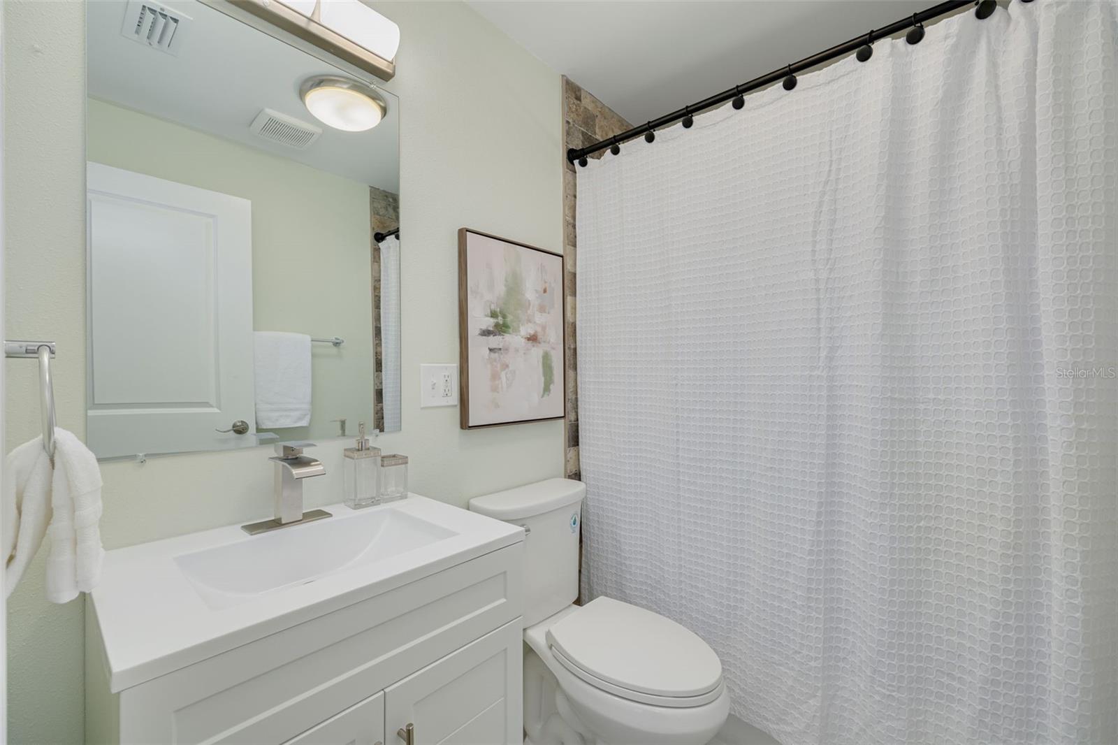 Image 17 of 28 For 2004 Douglas Avenue