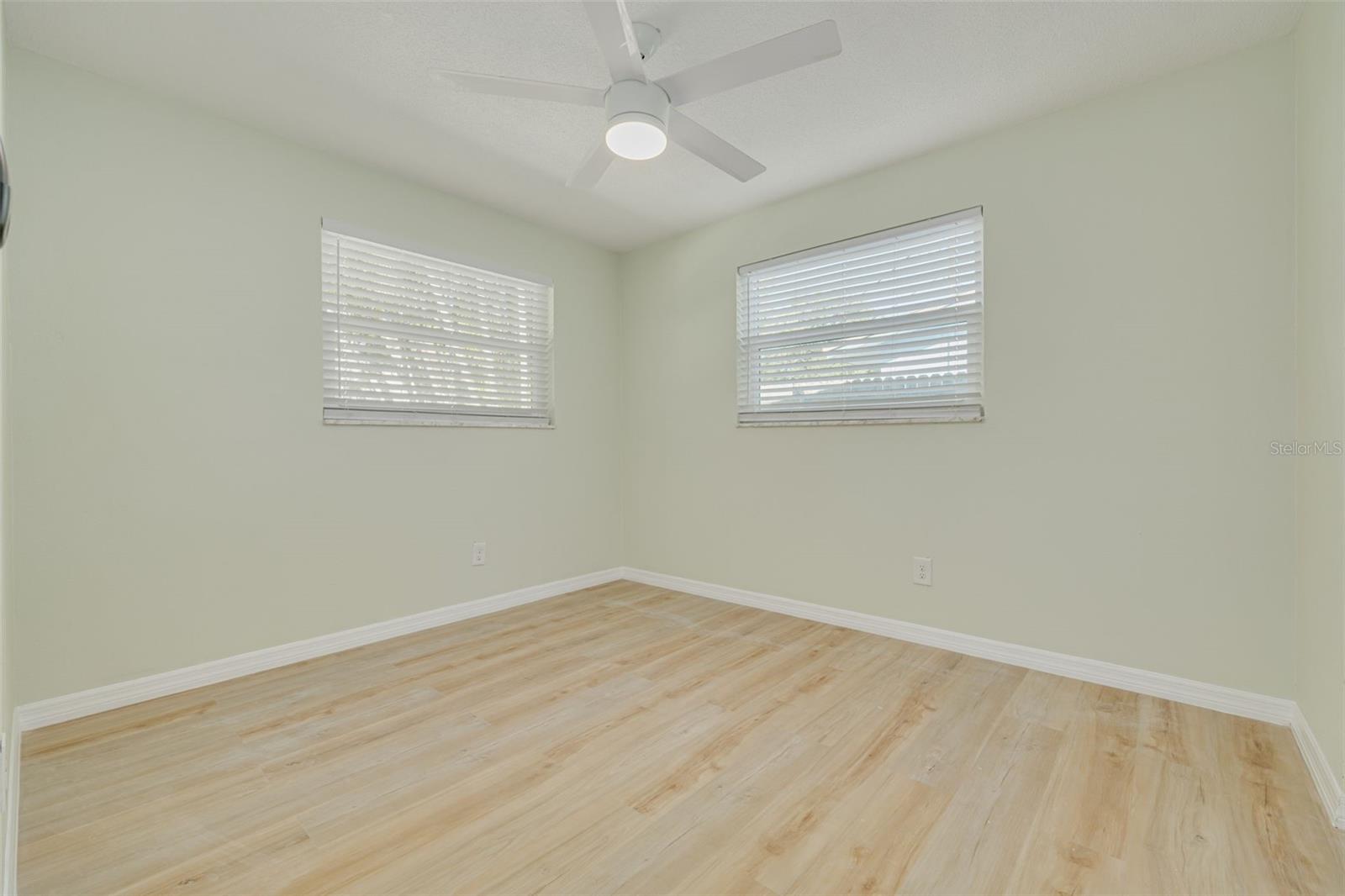 Image 18 of 28 For 2004 Douglas Avenue