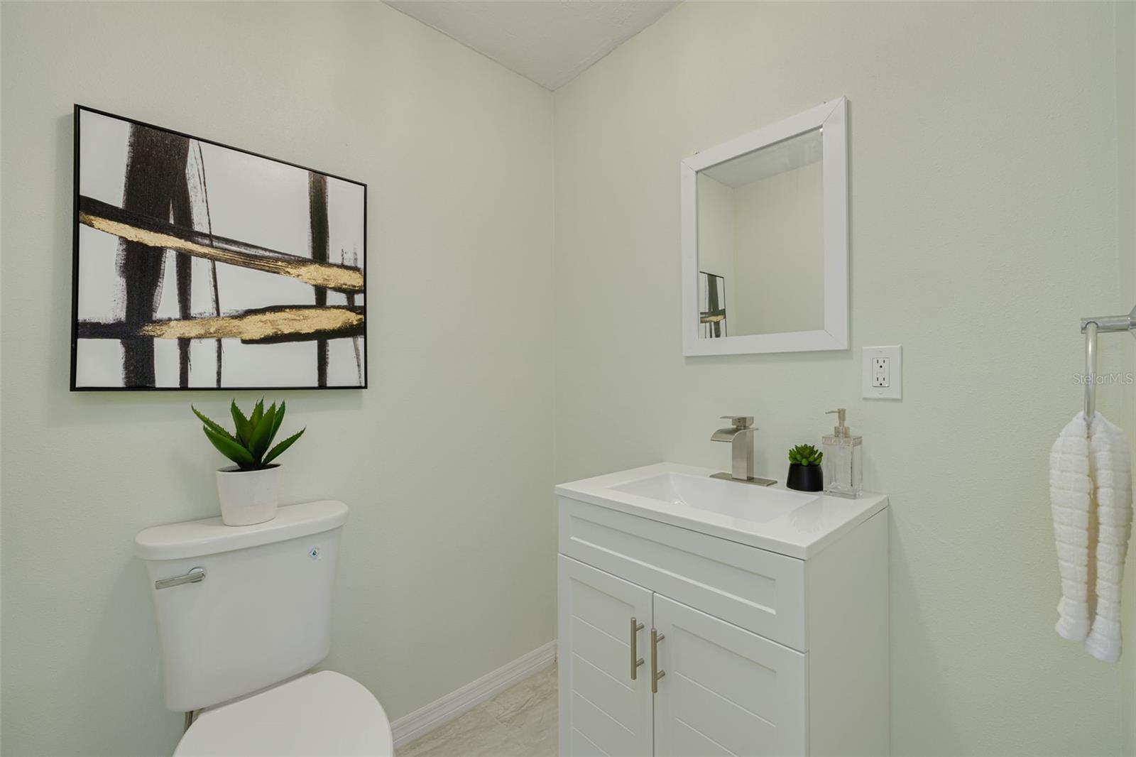 Image 20 of 28 For 2004 Douglas Avenue