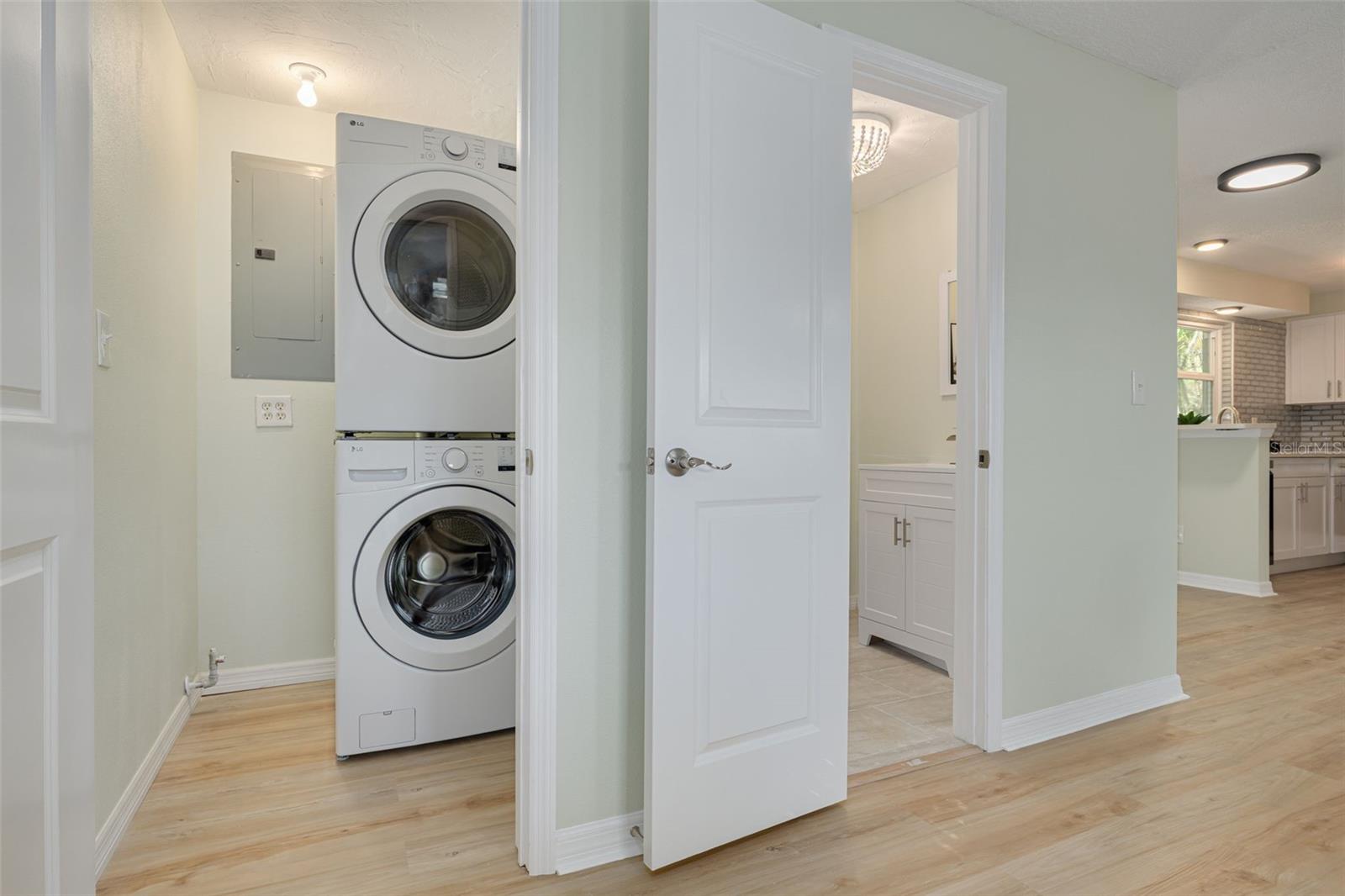 Image 21 of 28 For 2004 Douglas Avenue