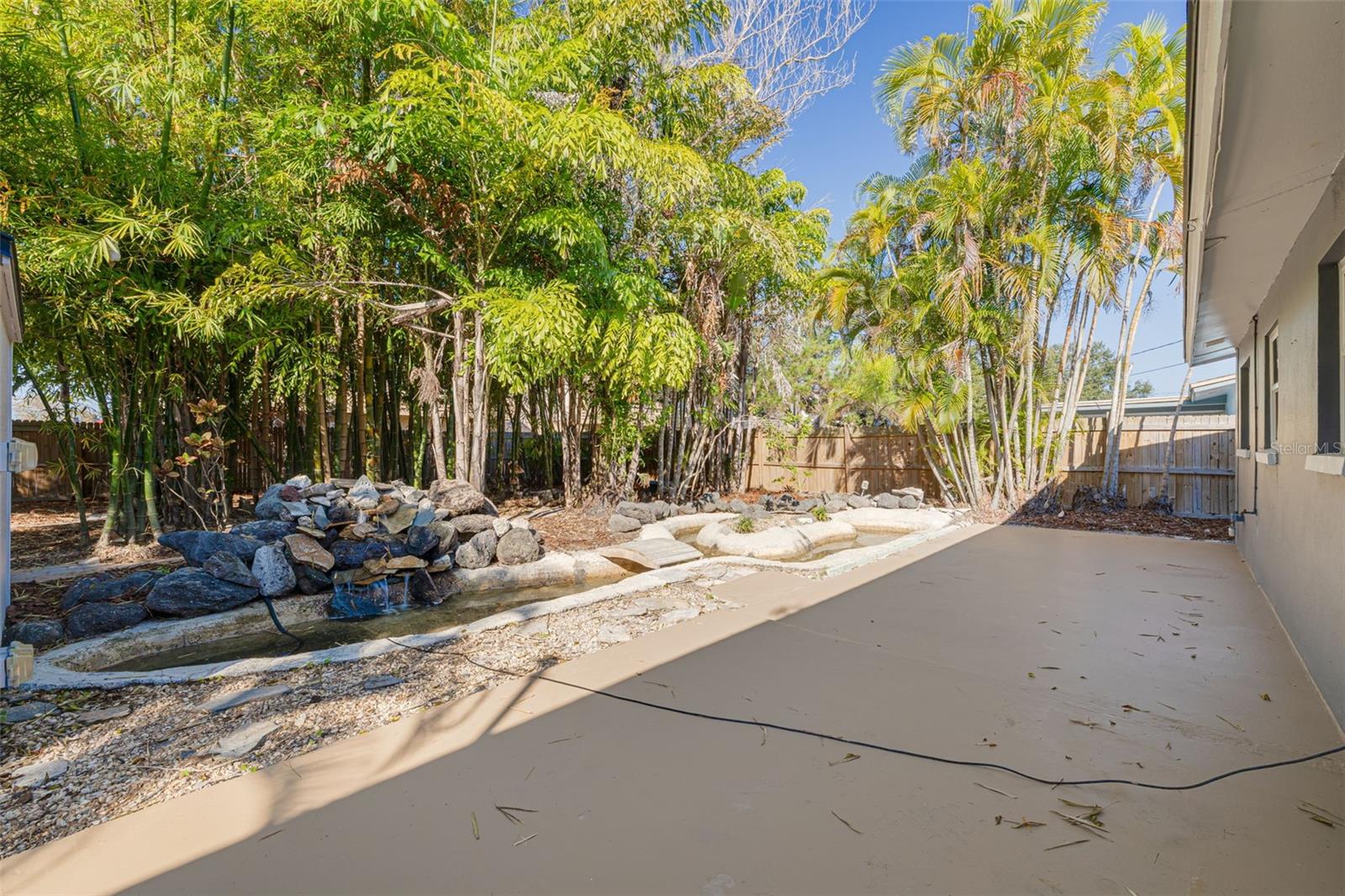 Image 22 of 28 For 2004 Douglas Avenue