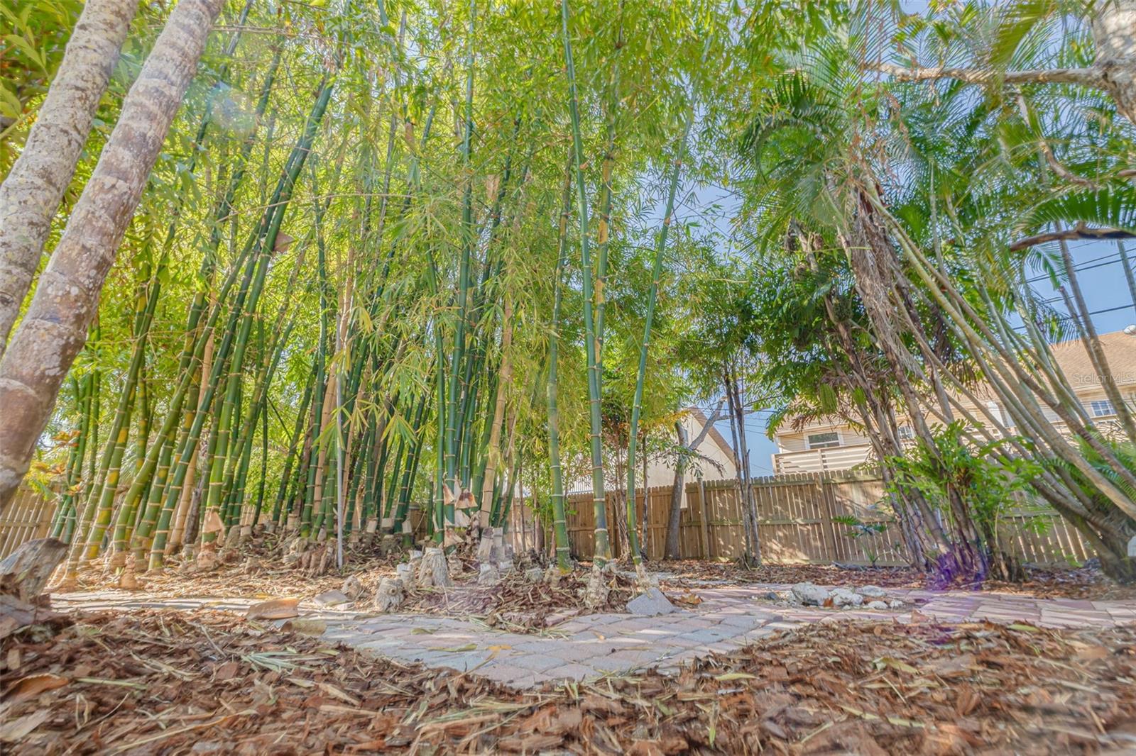 Image 24 of 28 For 2004 Douglas Avenue