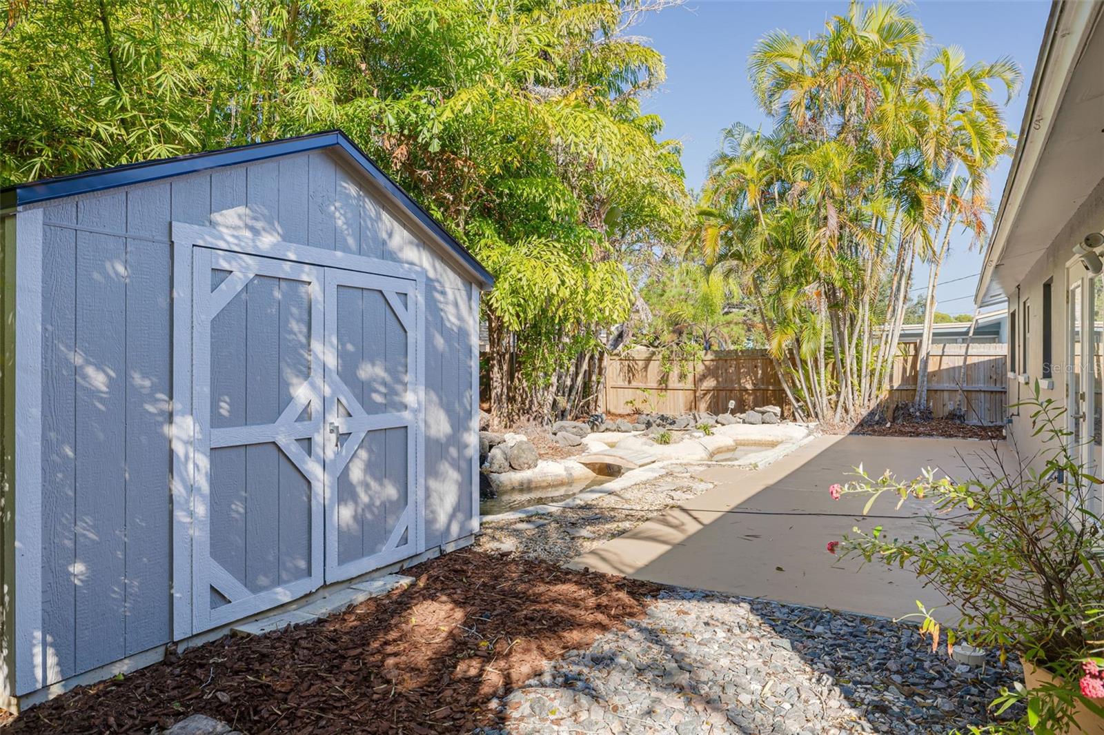 Image 27 of 28 For 2004 Douglas Avenue