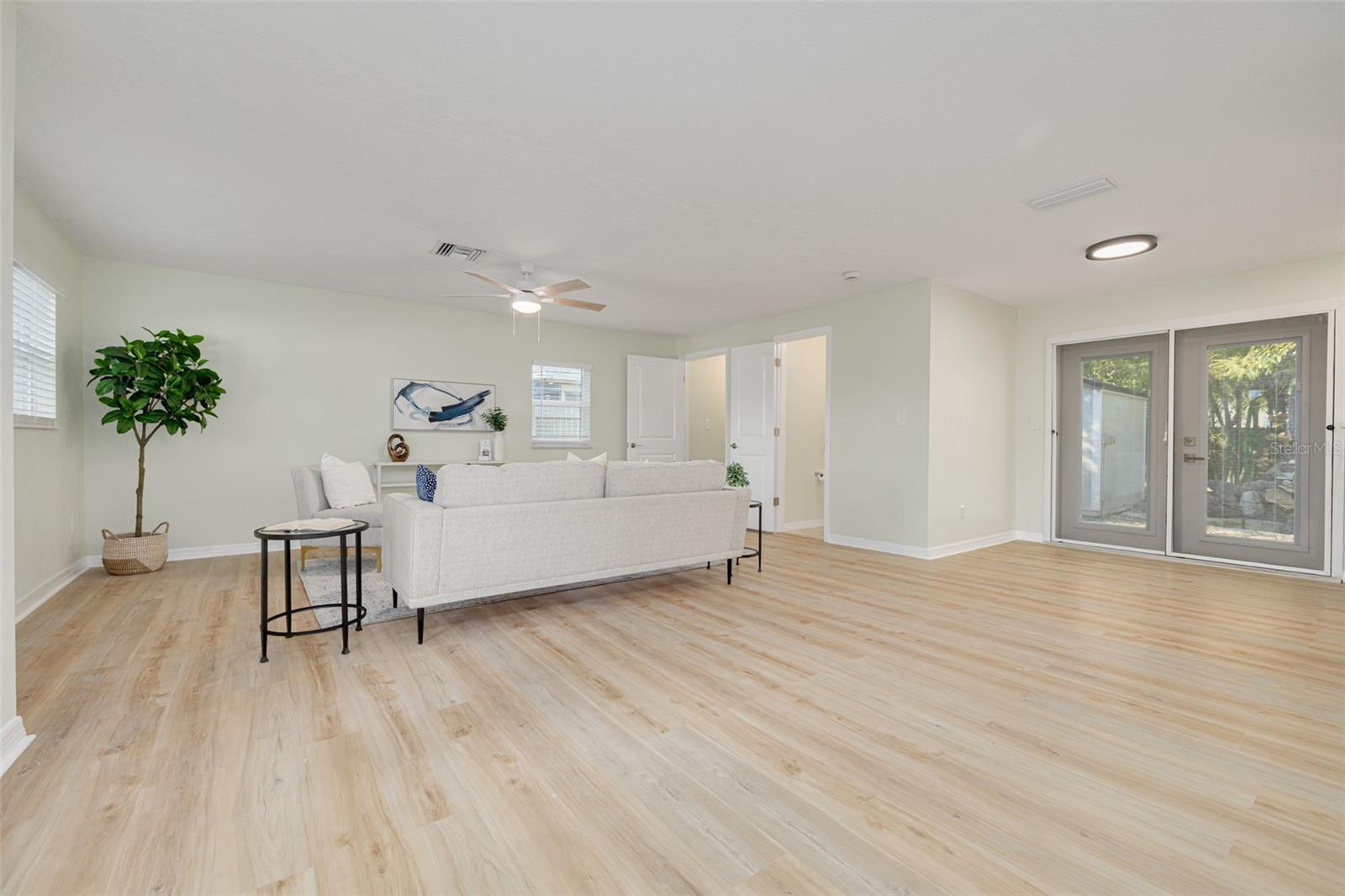 Image 9 of 28 For 2004 Douglas Avenue