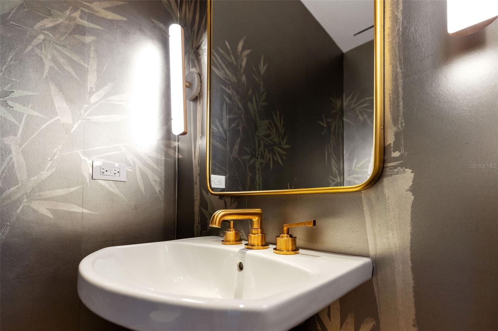 Image 14 of 68 For 1000 Water Street 1103