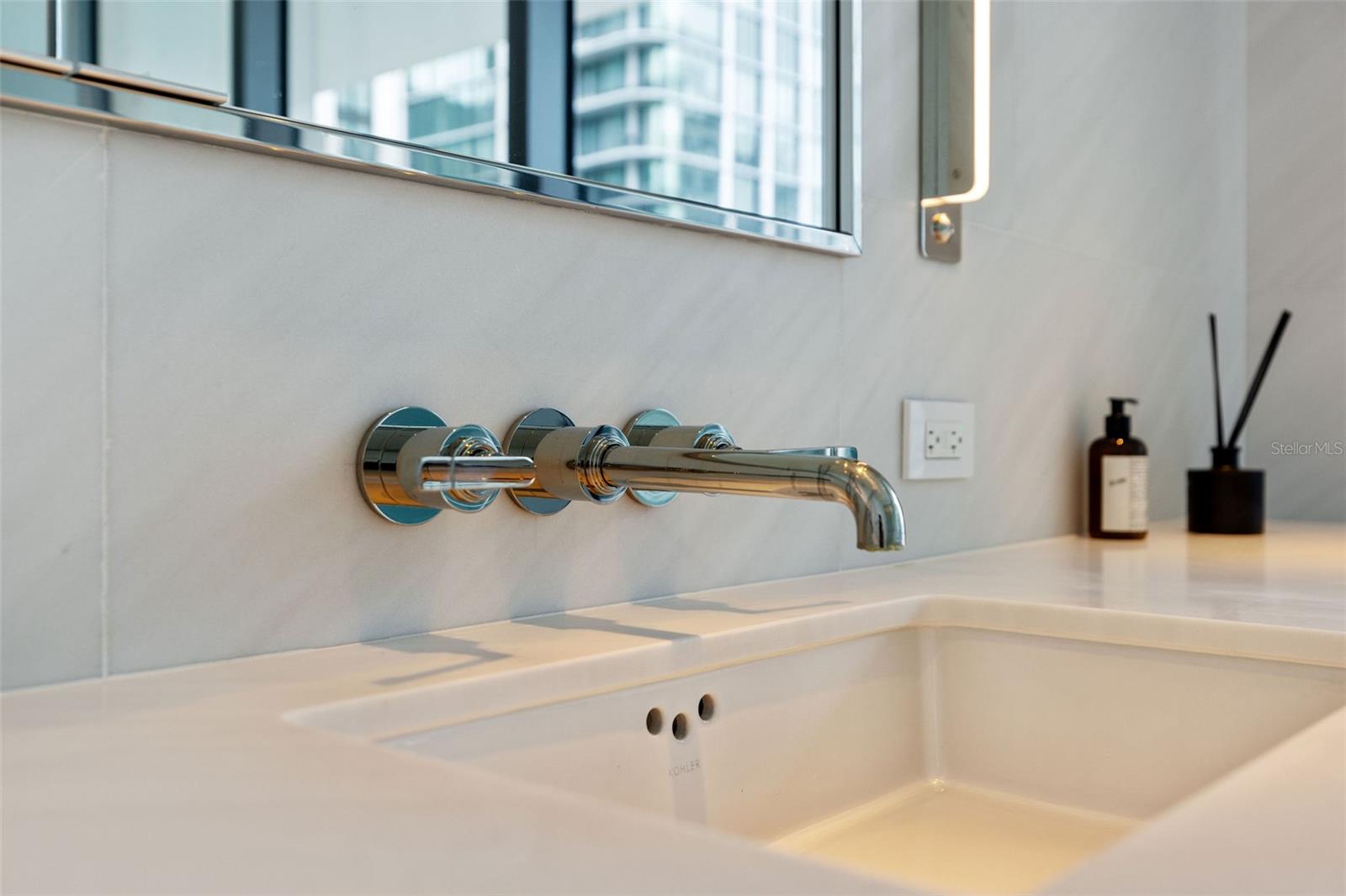 Image 45 of 68 For 1000 Water Street 1103