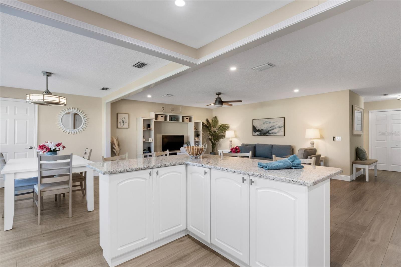 Image 18 of 35 For 122 Buttonwood Circle 122