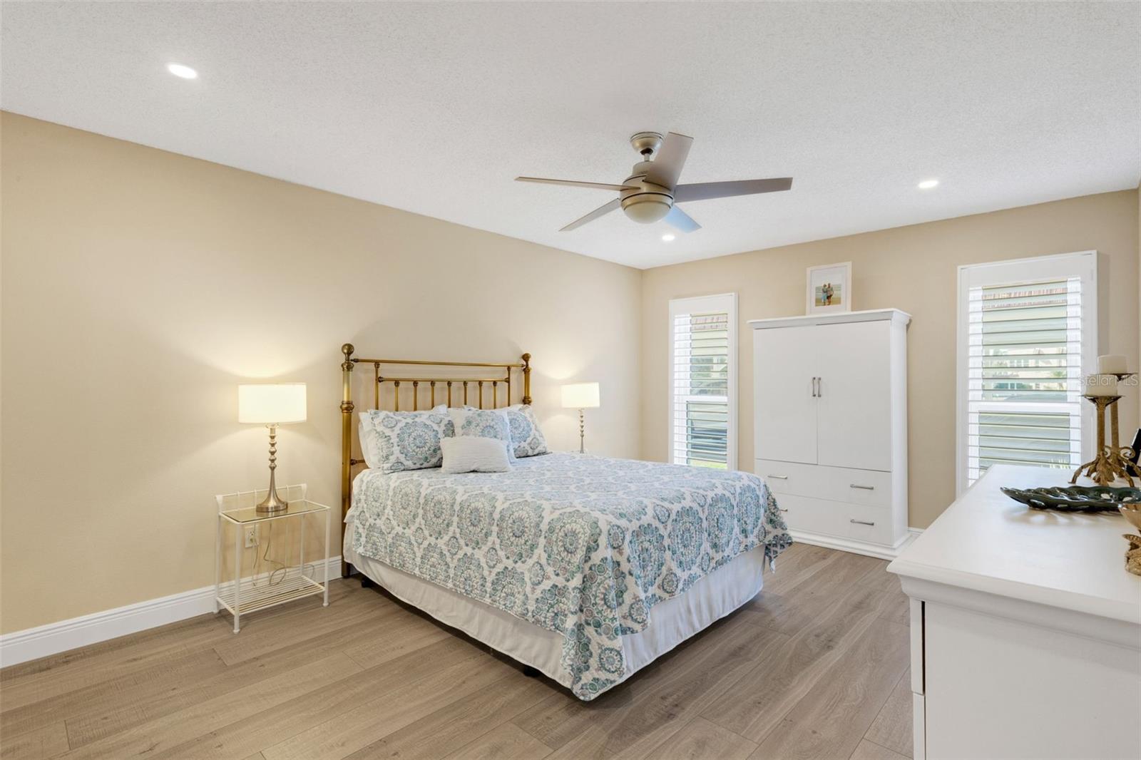 Image 24 of 35 For 122 Buttonwood Circle 122