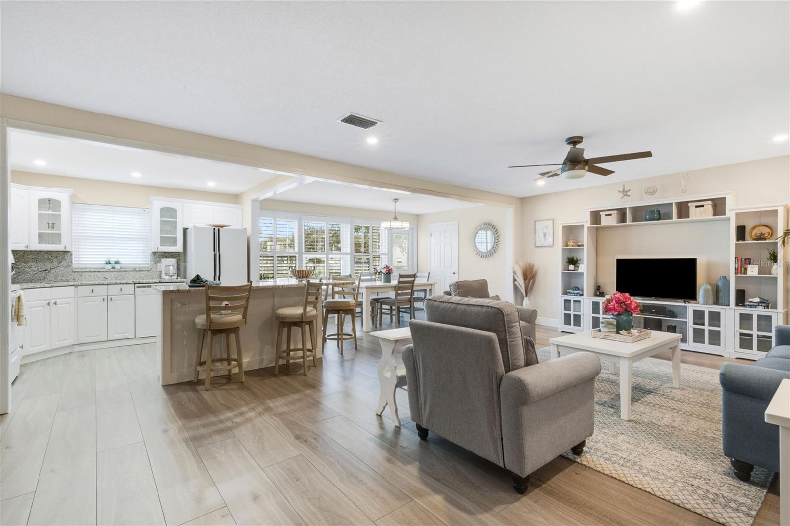 Image 8 of 35 For 122 Buttonwood Circle 122