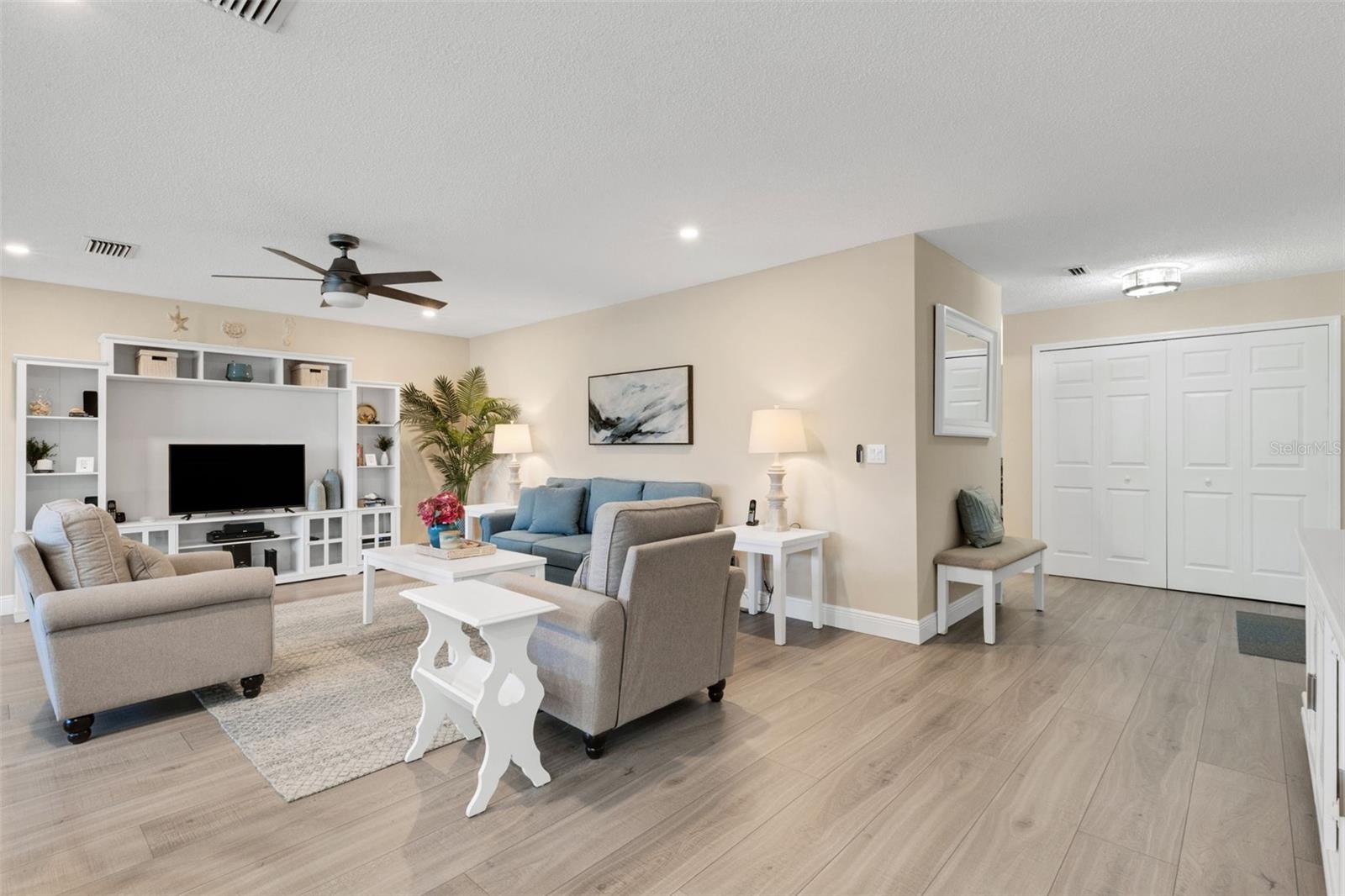 Image 9 of 35 For 122 Buttonwood Circle 122