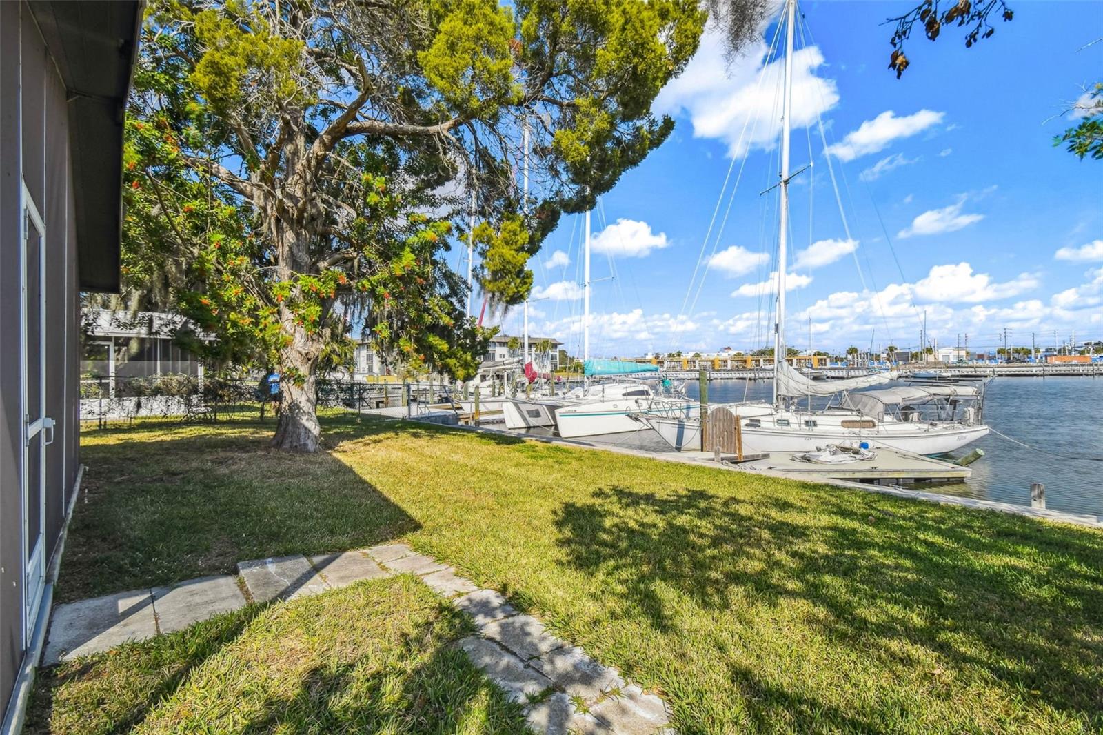 Image 28 of 92 For 4911 Floramar Terrace