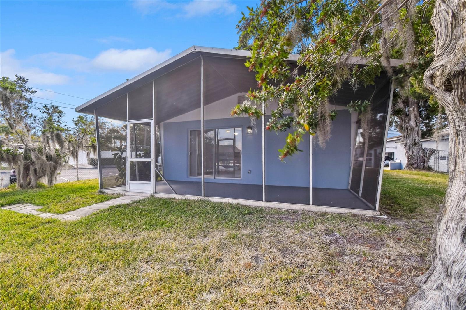 Image 29 of 92 For 4911 Floramar Terrace