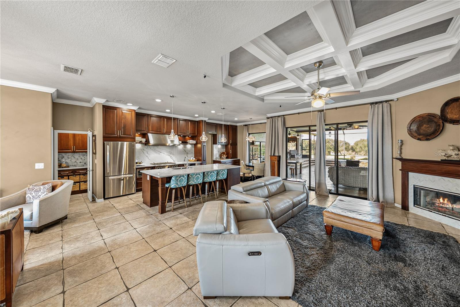 Listing photo id 15 for 13247 Thoroughbred Drive