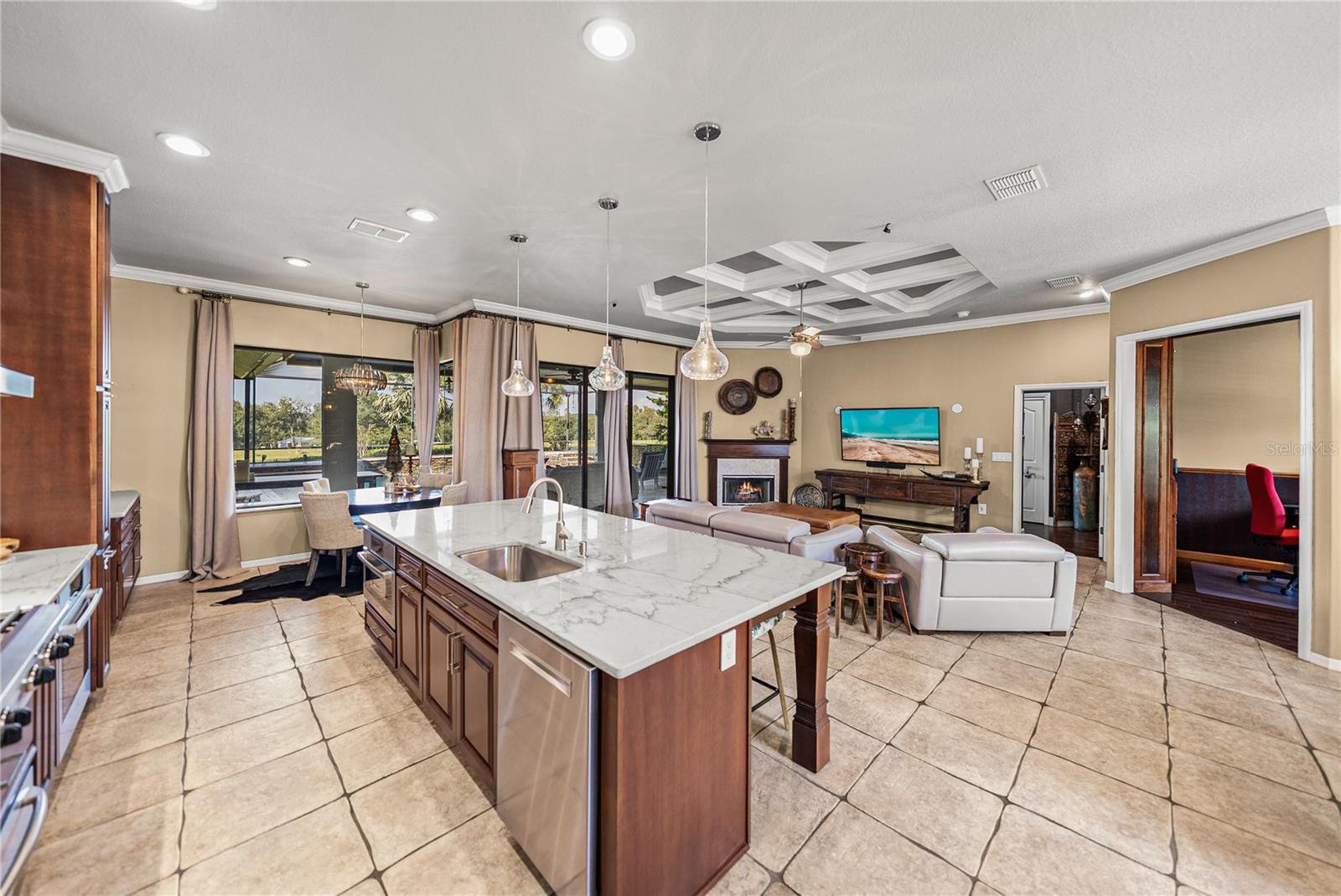 Listing photo id 26 for 13247 Thoroughbred Drive