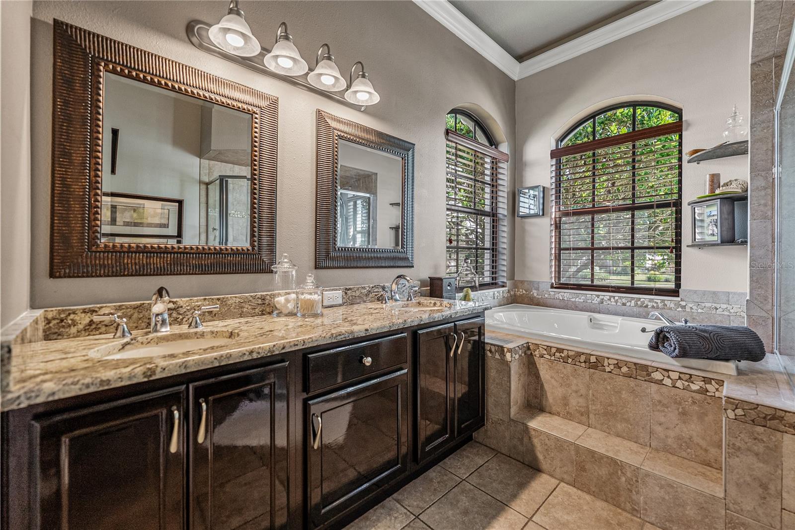 Listing photo id 40 for 13247 Thoroughbred Drive