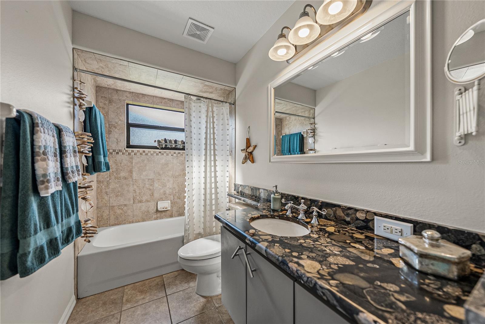 Listing photo id 48 for 13247 Thoroughbred Drive