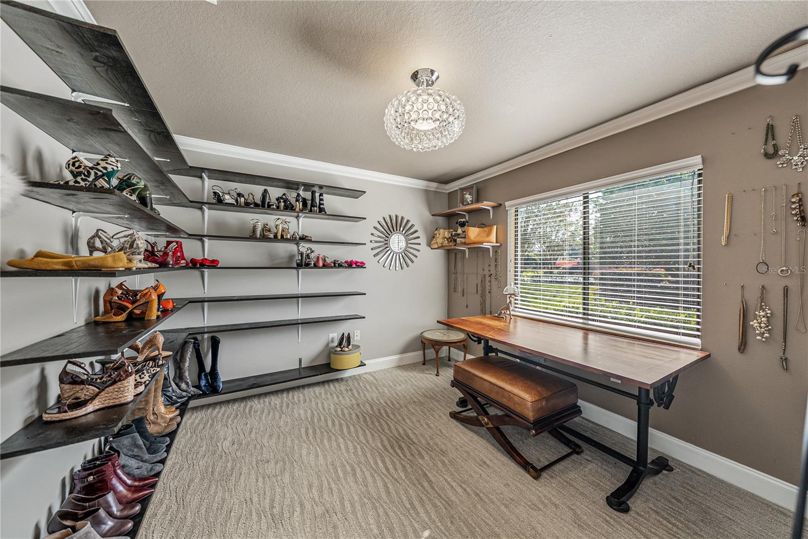 Listing photo id 52 for 13247 Thoroughbred Drive