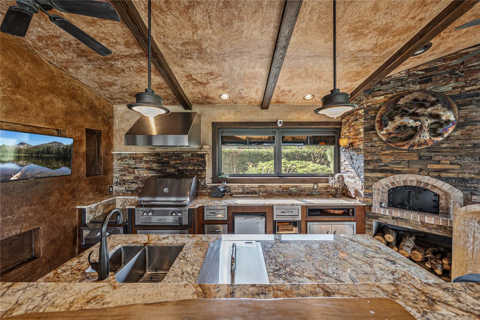 Listing photo id 60 for 13247 Thoroughbred Drive