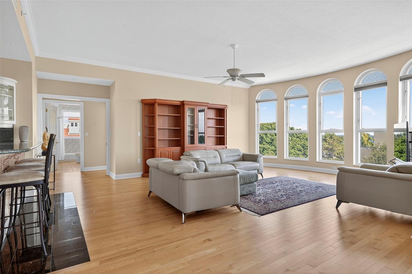 Image 11 of 66 For 288 Beach Drive Ne 4b