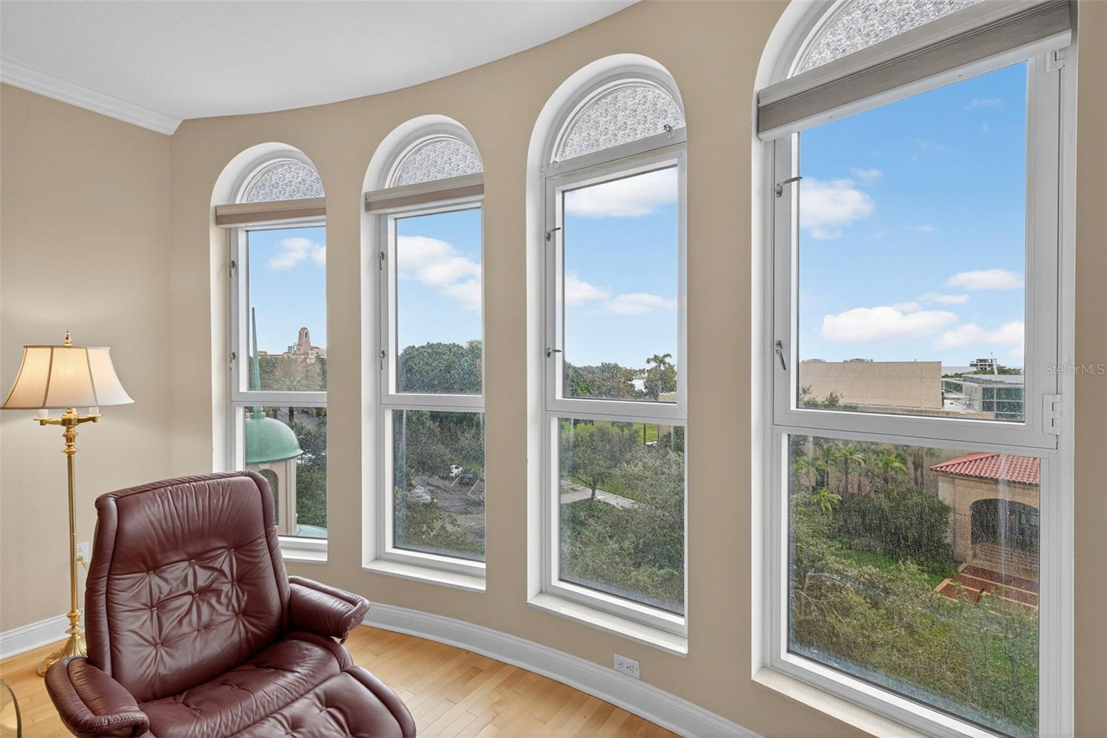 Image 13 of 66 For 288 Beach Drive Ne 4b