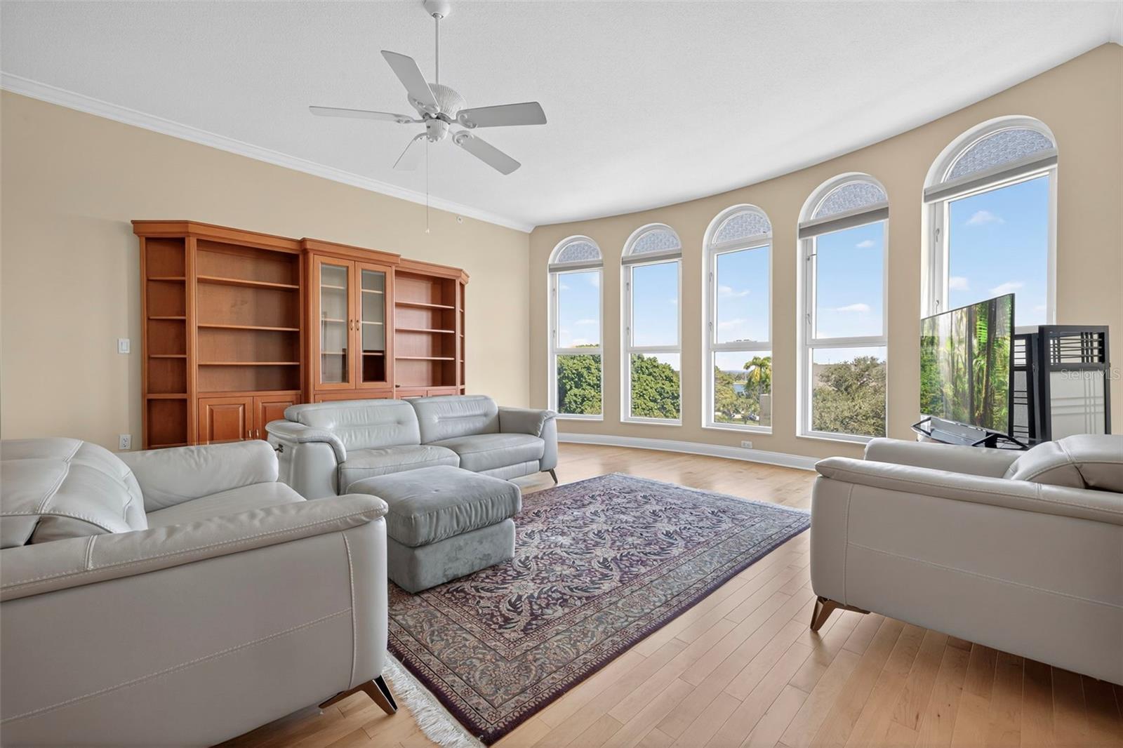 Image 14 of 66 For 288 Beach Drive Ne 4b