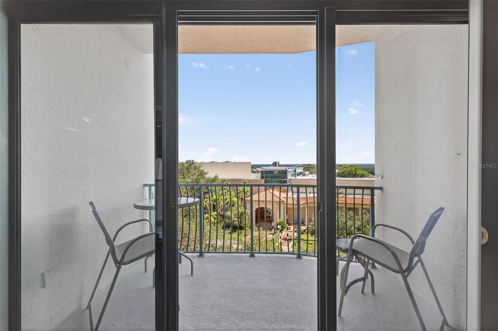 Image 23 of 66 For 288 Beach Drive Ne 4b