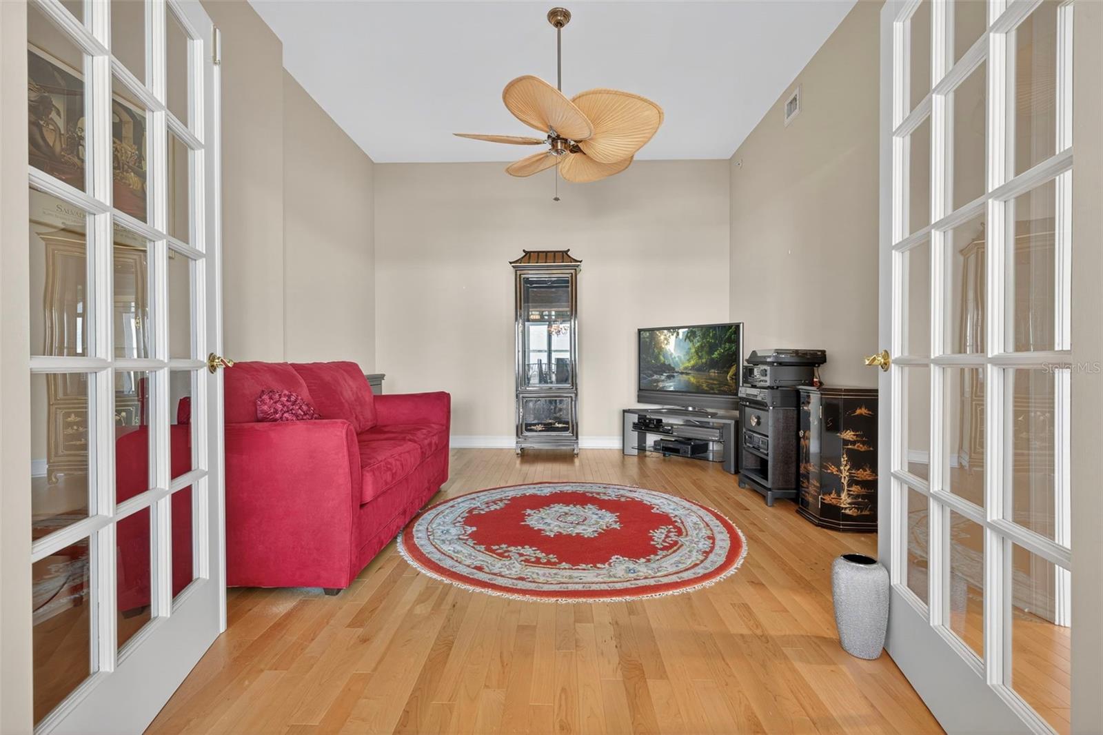 Image 26 of 66 For 288 Beach Drive Ne 4b